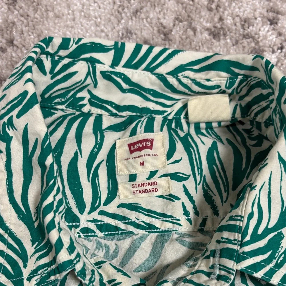 Levi's Green Leaf Pattern Men's Shirt - Picture 2 of 6